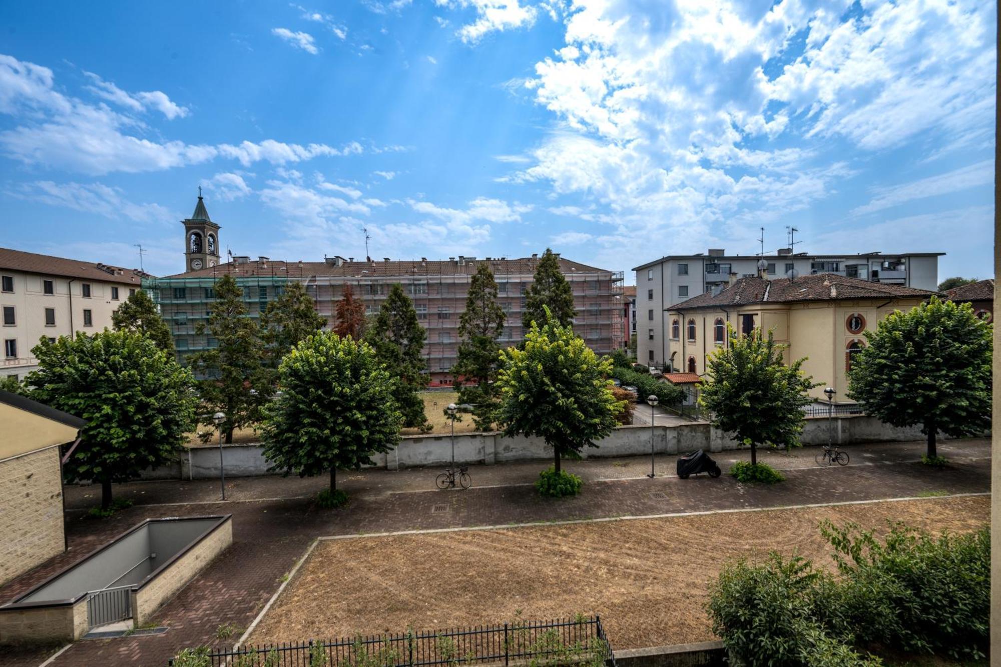 Cozy Suite Rogoredo Apartment Next To The Metro And Train Station Milan Bagian luar foto