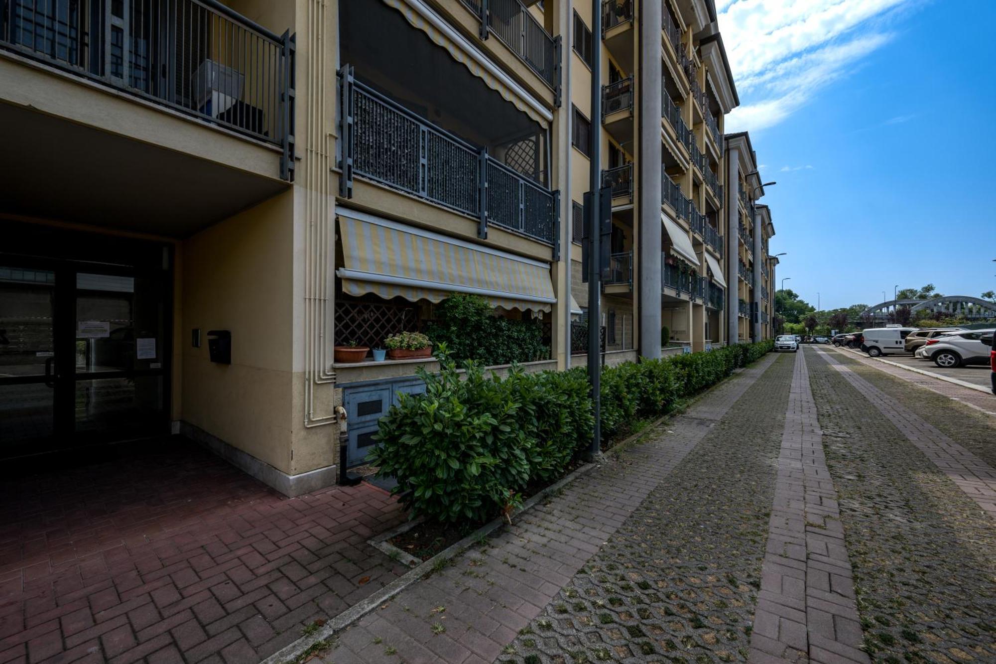 Cozy Suite Rogoredo Apartment Next To The Metro And Train Station Milan Bagian luar foto