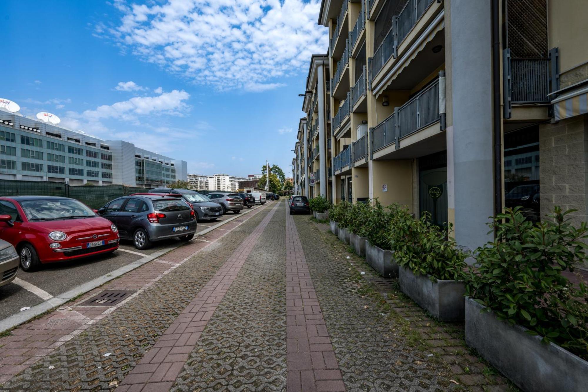 Cozy Suite Rogoredo Apartment Next To The Metro And Train Station Milan Bagian luar foto