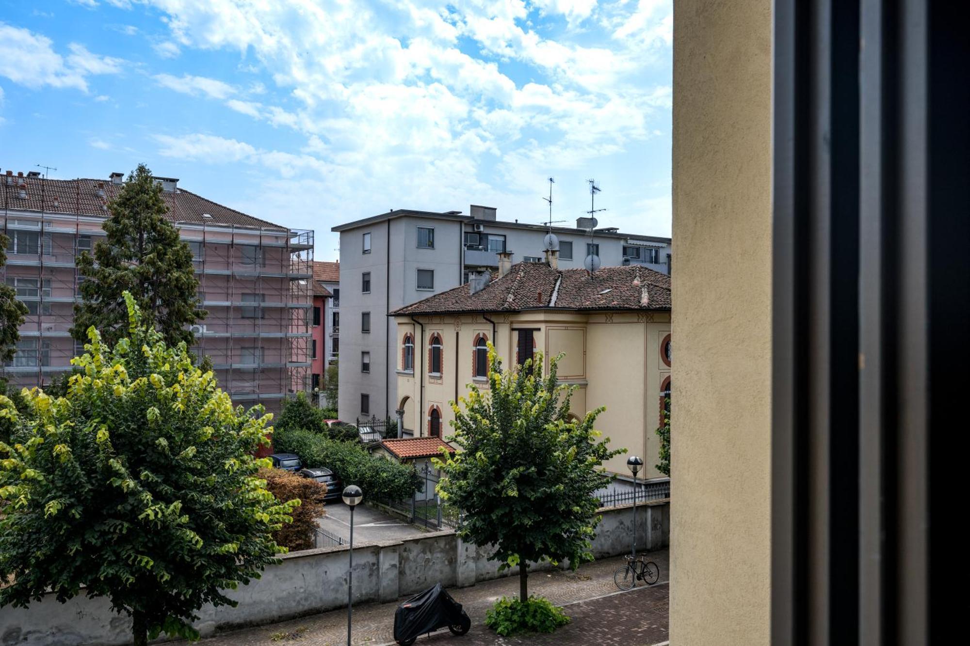 Cozy Suite Rogoredo Apartment Next To The Metro And Train Station Milan Bagian luar foto