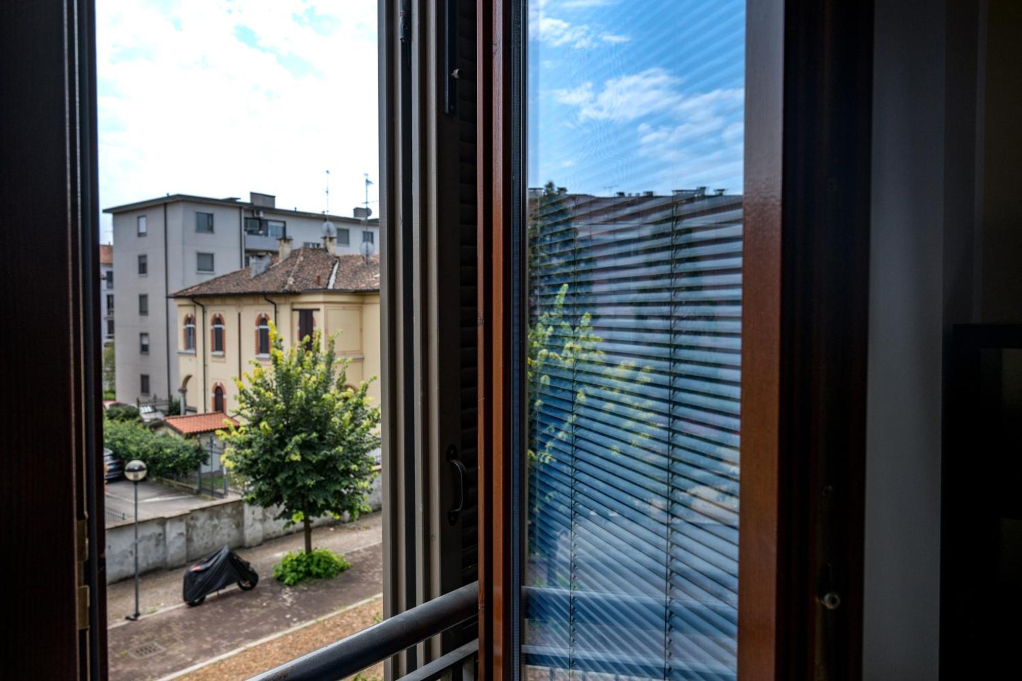 Cozy Suite Rogoredo Apartment Next To The Metro And Train Station Milan Bagian luar foto